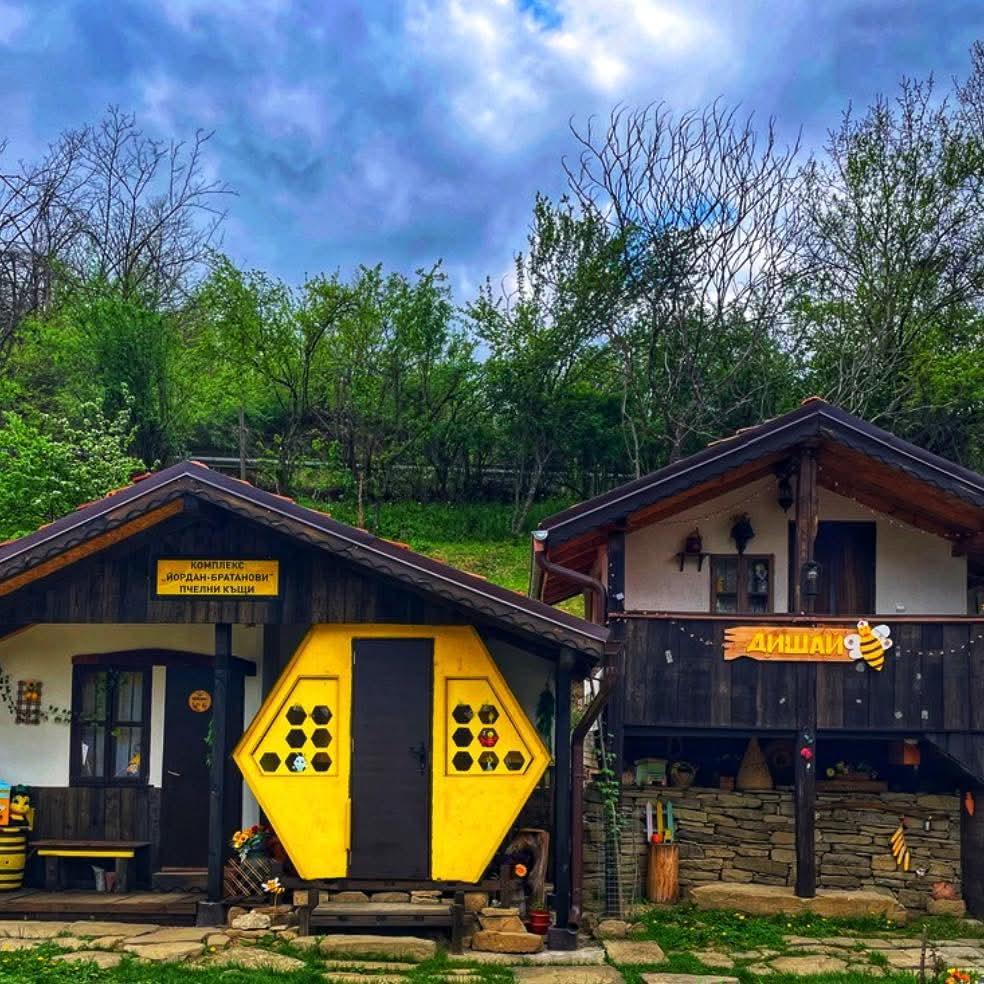 Къща за кошерен въздух Братанови